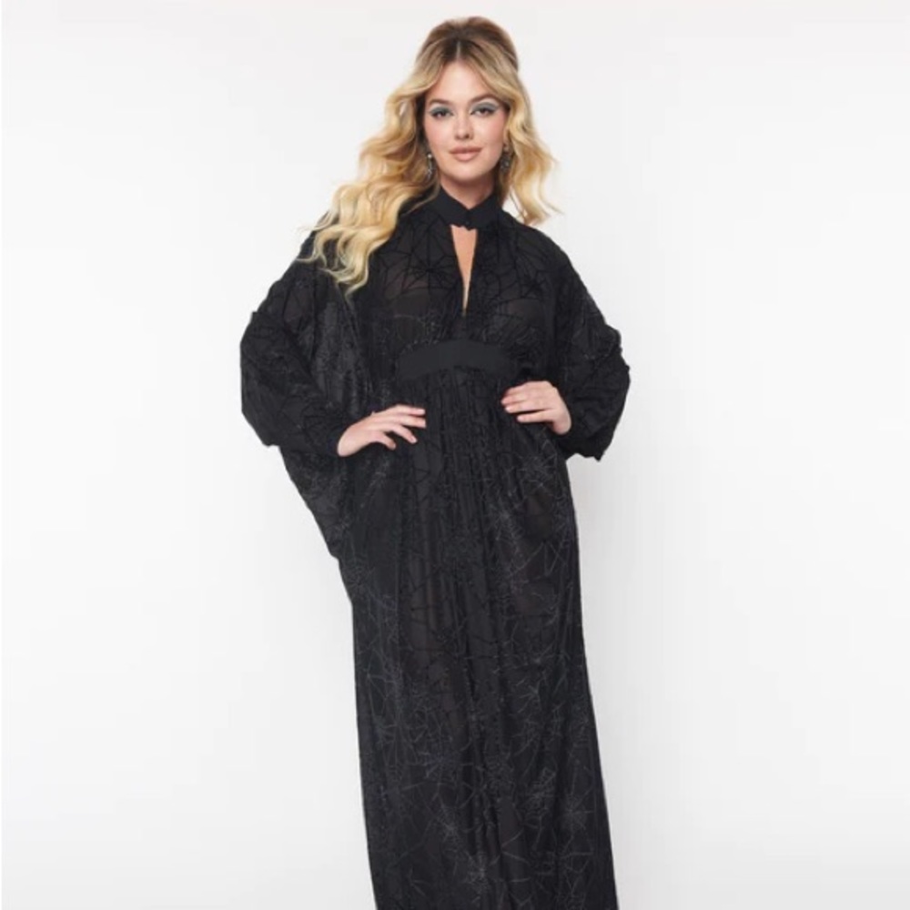 Unique Vintage Black Flocked Spiderweb Keyhole Caftan